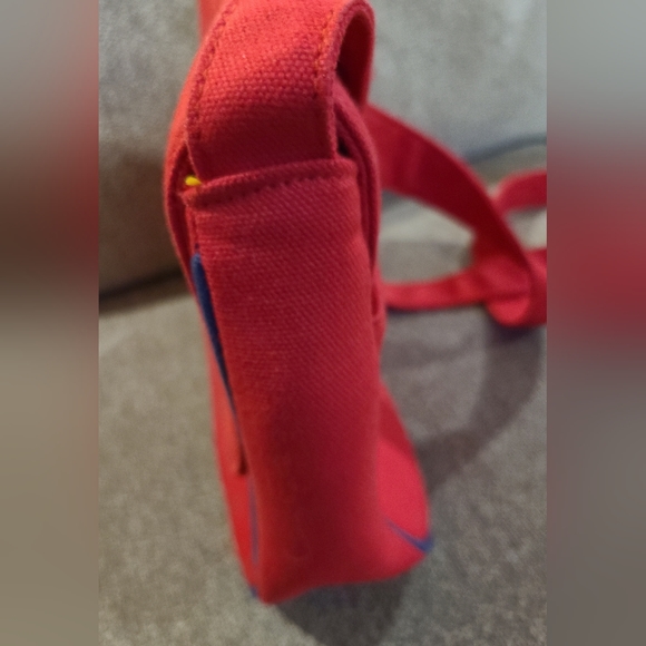 Tommy Hilfiger red canvas messenger style bag purse - Picture 3 of 10